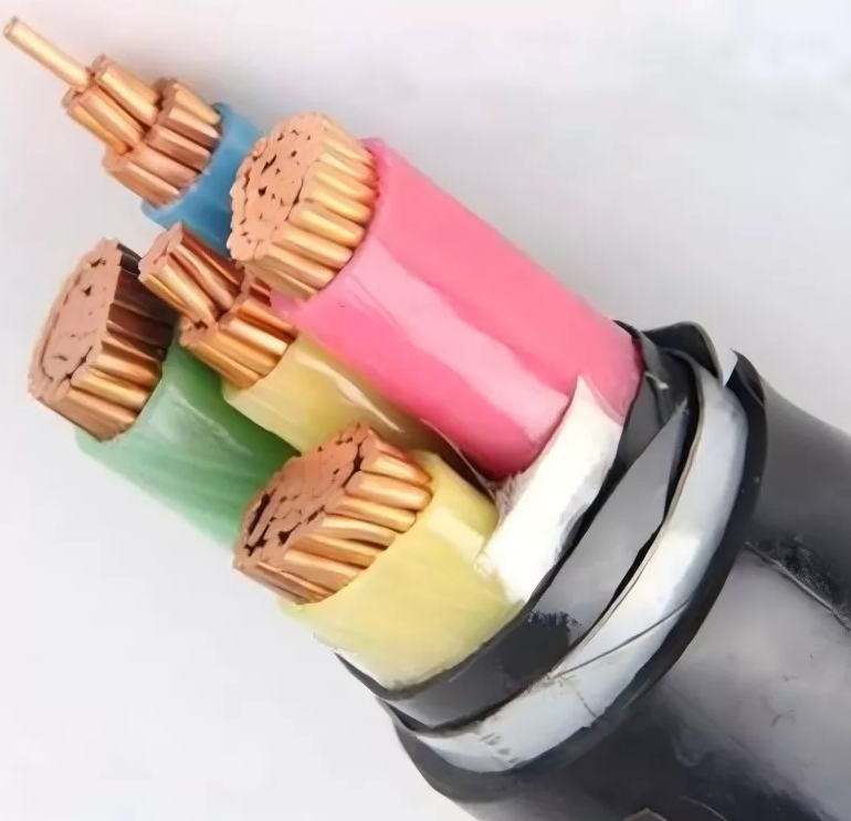 குறைந்த மின்னழுத்த மின் கம்பிகளின் தற்போதைய சுமந்து செல்லும் திறனை என்ன காரணிகள் பாதிக்கின்றன?